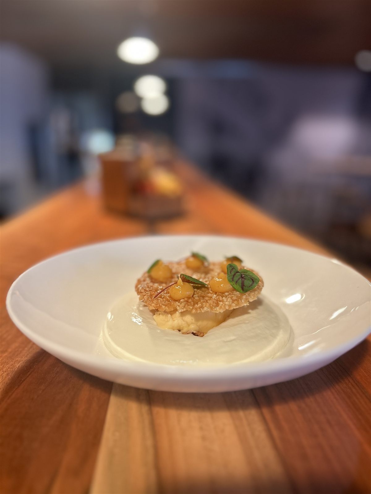 Lachs-Ceviche mit Erbsen und Frisée